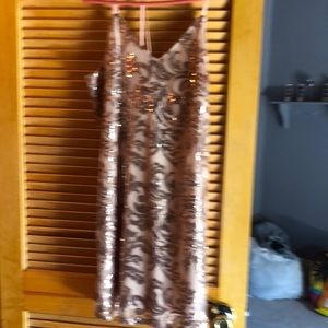 Short little dress. Color gold w/underlay. Great dress for graduation.